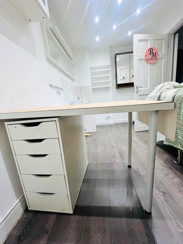 White desk with drawers - 5,